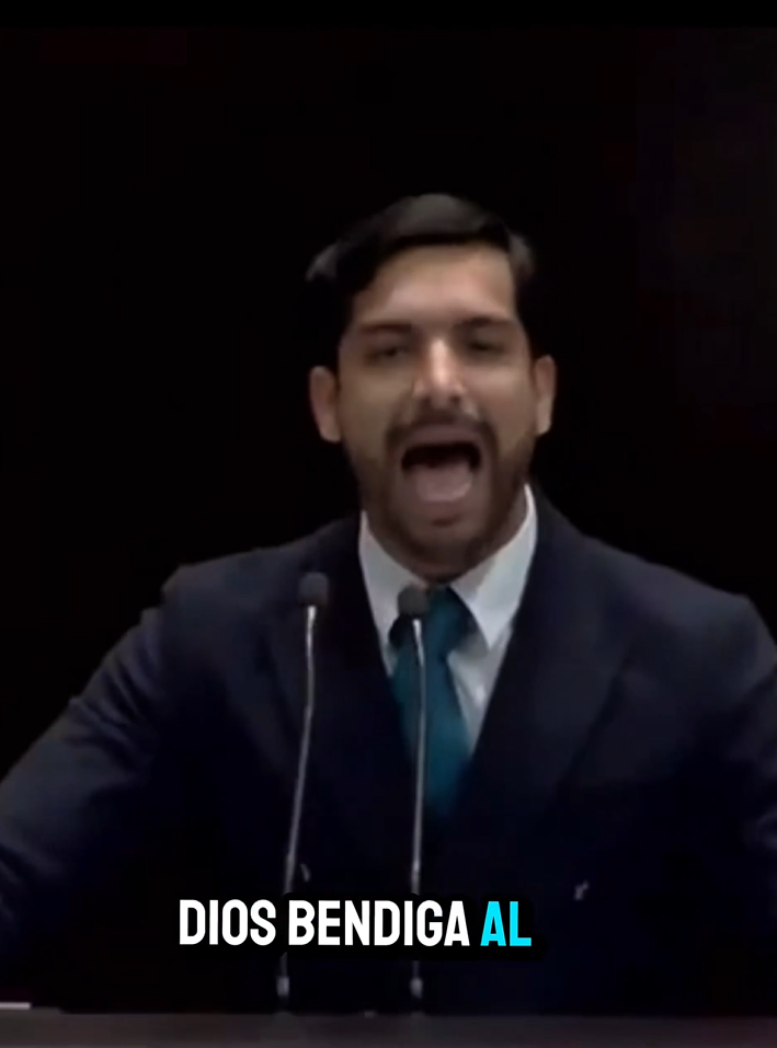 Imagen de Di:?dos de Morena intentan callar a di:?do Francisco Javier Farias de Movimiento ciudadano por hablar de Dios!!.  Dolores padierna lo interrumpe diciendo qué México es un estado laico y que no debe hablar de Dios. Pero un estado laico no impide la libertad de creencia religiosa, al contrario da paso a la diversidad de creencias.